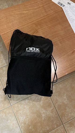 Pala de Pádel NOX Negra con Funda