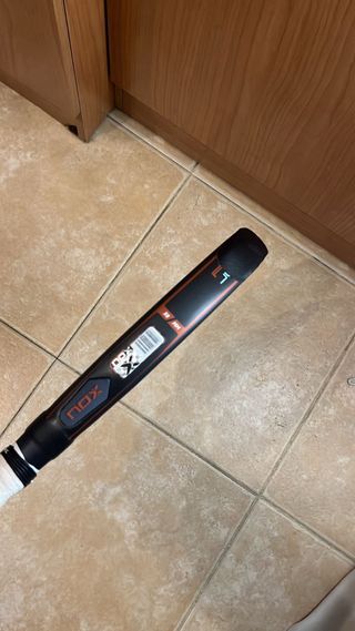 Pala de Pádel NOX Negra con Funda
