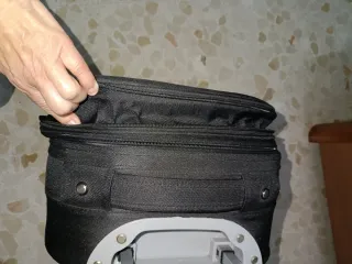 Maleta de viaje negra con ruedas