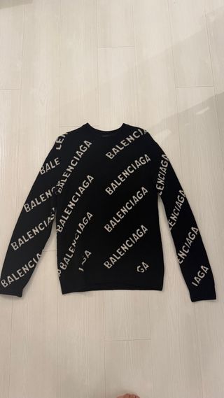 Jersey Balenciaga Negro Logo Repetido