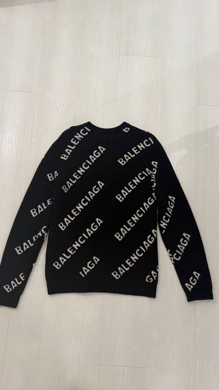 Jersey Balenciaga Negro Logo Repetido