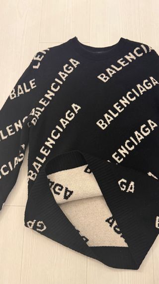 Jersey Balenciaga Negro Logo Repetido