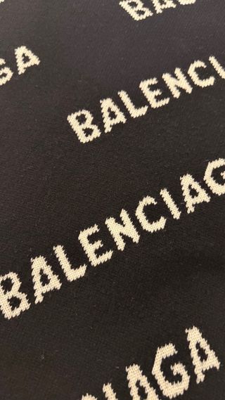 Jersey Balenciaga Negro Logo Repetido