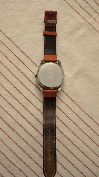 Reloj Radiant Correa Marrón y Esfera Negra