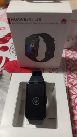 Huawei Band 8 Nero. 2 unità a 35€ ciascuna.