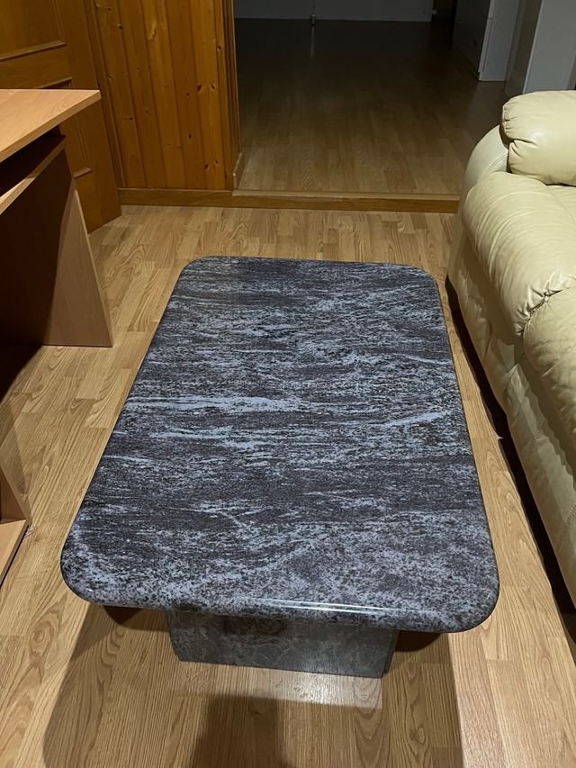 Piccolo tavolino in marmo