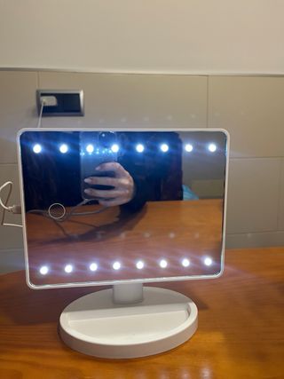Specchio da trucco con luci LED