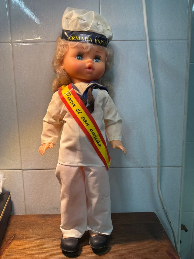 Bella bambola della Marina spagnola degli anni '70