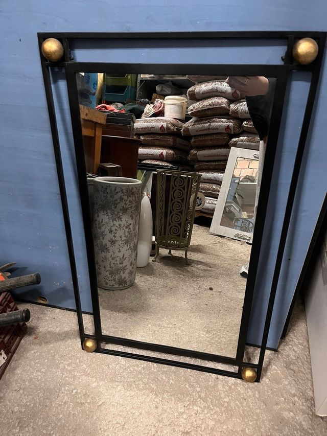 Espelho com Moldura Preta e Dourada