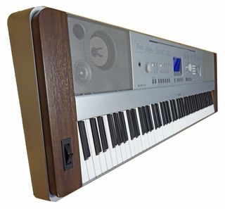 Piano Yamaha DGX con Soporte