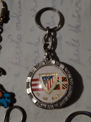 Lote 24 llaveros variados