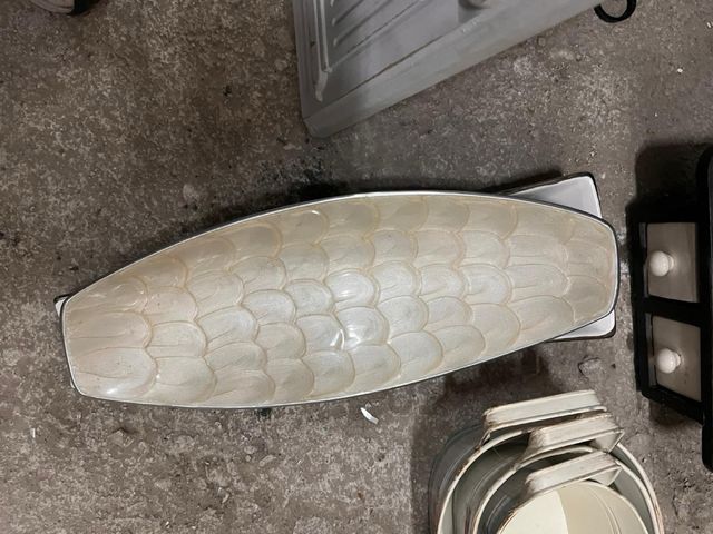 Centro de mesa ovalado com design de escamas