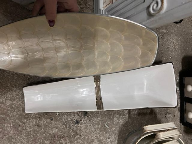 Centro de mesa ovalado com design de escamas