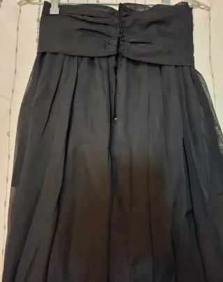 Falda de fiesta con cinturón negroFalda de fiesta