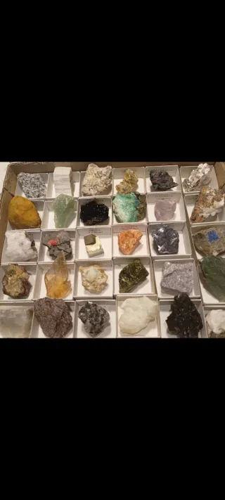 Collezione di 30 minerali