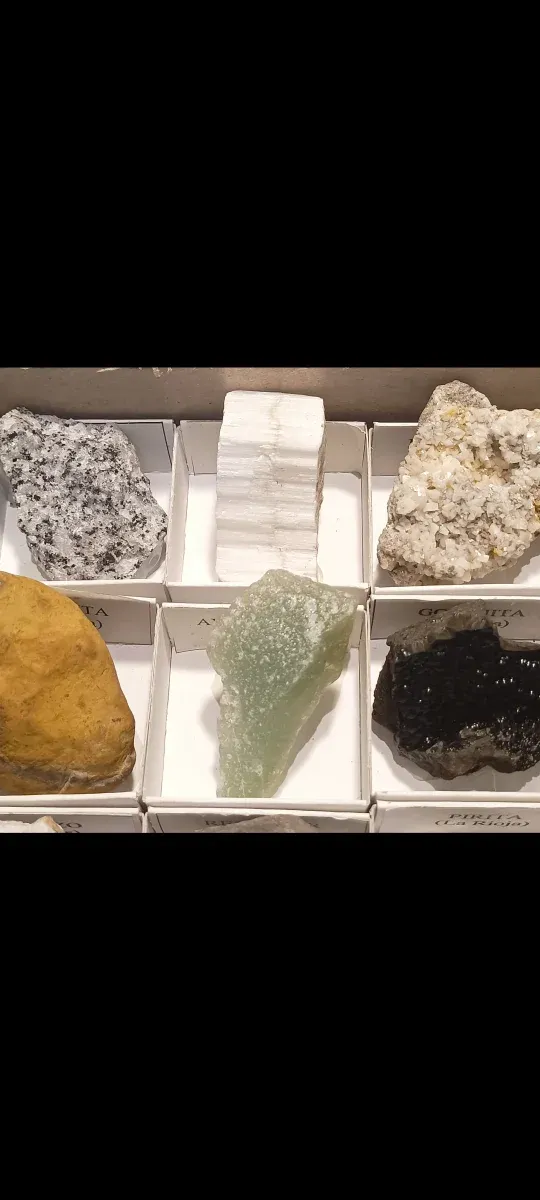 Collezione di 30 minerali