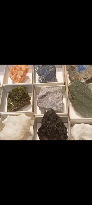 Collezione di 30 minerali