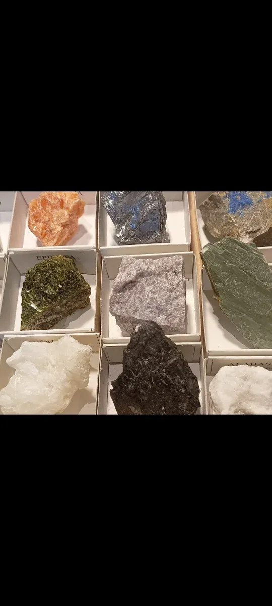 Collezione di 30 minerali