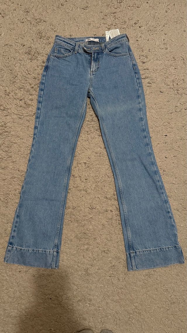 Vaqueros flare Zara