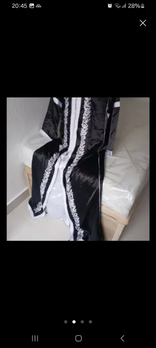 Takchita bordada negra y blanca talla única