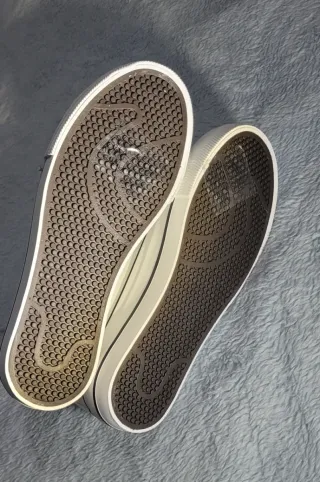 Zapatos de polipiel blancos