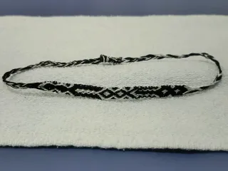 Pulsera tejida a mano diseño geométrico
