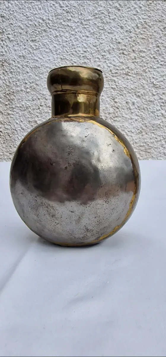 Jarrón Metálico Decorativo Dorado y Plateado