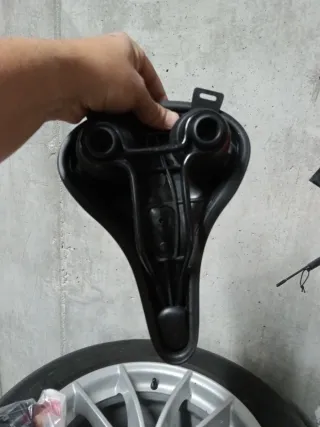 Sillín de bicicleta negro