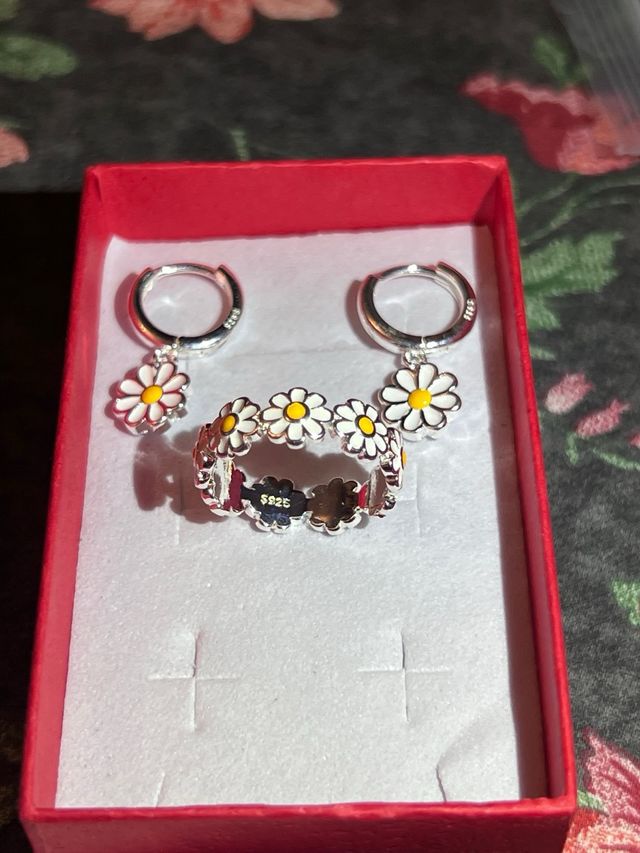 Conjunto Plata Plata y Esmalte Margaritas