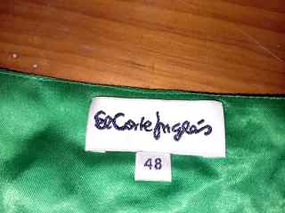 Vestido de fiesta verde con flor