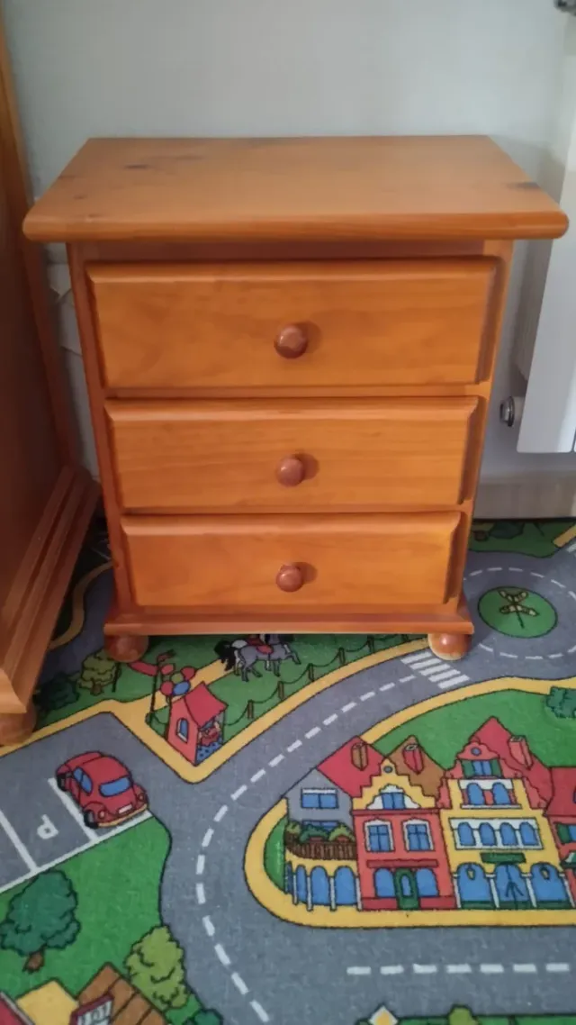 Comodino in legno di pino