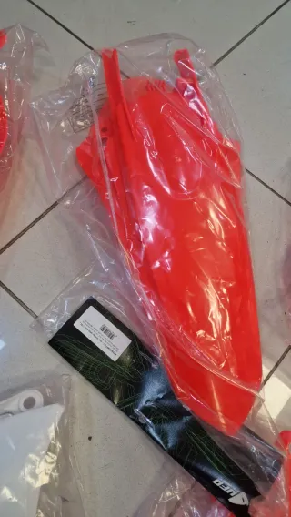 Kit Plásticos UFO Originales