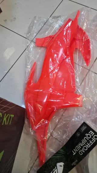 Kit Plásticos UFO Originales