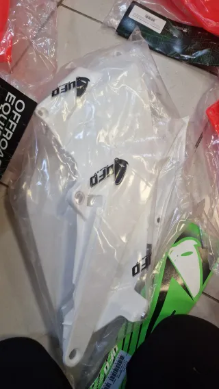 Kit Plásticos UFO Originales