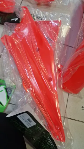 Kit Plásticos UFO Originales