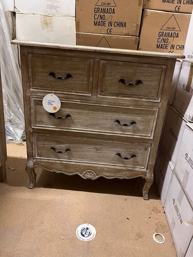 Cômoda de madeira estilo rústico