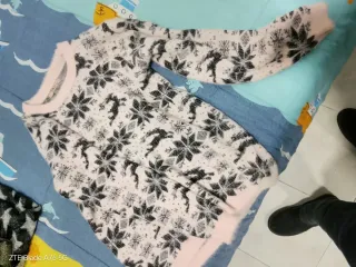 Conjunto rosa: pantalón, chaqueta y zapatos