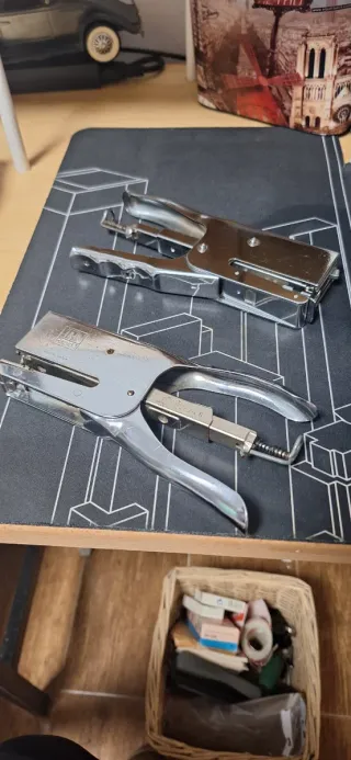 2 Grapadoras de Tenaza Metálicas