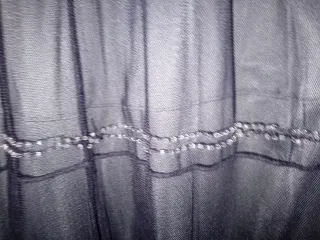 Vestido de fiesta negro con pedrería