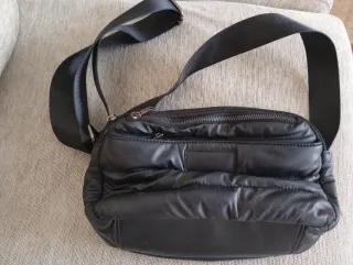 Bolso negro acolchado