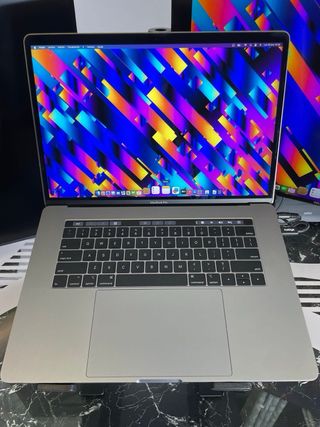 MacBook Pro 32GB RAM/ 500GB SSD/ 2018 15,4”