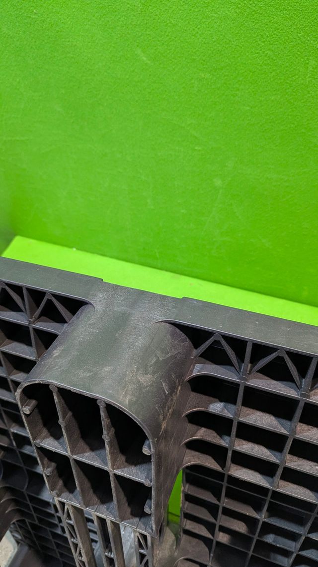 Palet plástico 80x120 cm, 3 patines