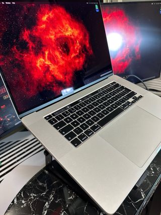 MacBook Pro i9 16GB RAM/500GB SSD/ 2019 16”