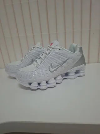 Nike Shox Blancas y Plateadas