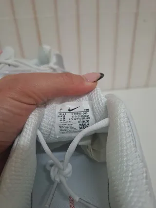 Nike Shox Blancas y Plateadas