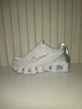 Nike Shox Blancas y Plateadas