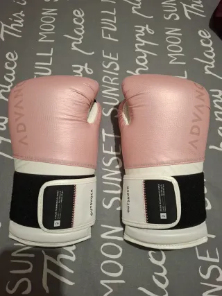 Guantes de Boxeo Rosa ADVANCE con vendas Leone