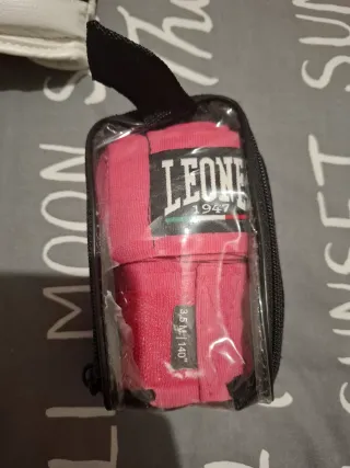 Guantes de Boxeo Rosa ADVANCE con vendas Leone