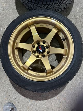 Llantas Japan Racing J3 15” con neumáticos nuevos