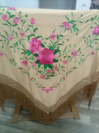 Mantón Flamenco Bordado Beige y Rosa
